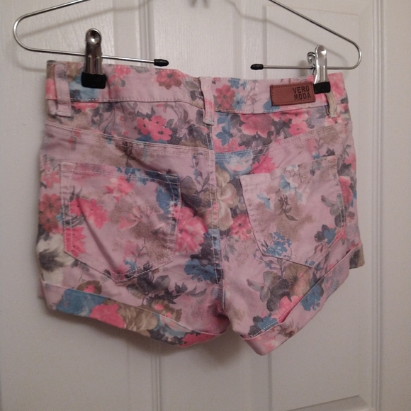 90s Style Pink Floral Shorts Size 26 - Picture 4 of 4